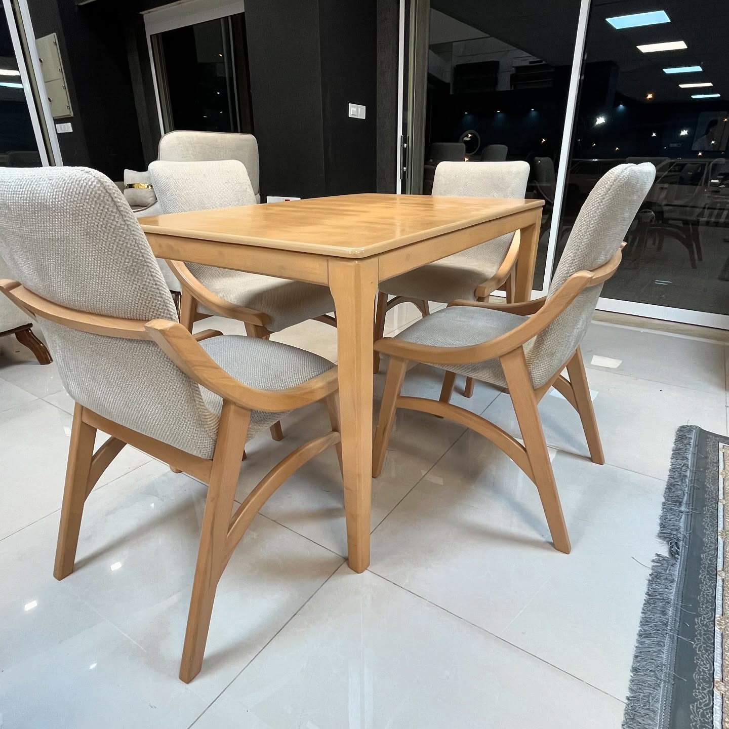 مدل آمریکایی نیو پشت چوب